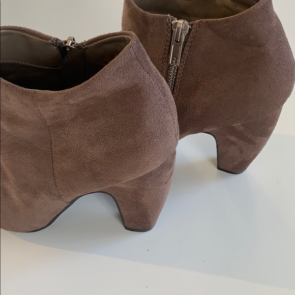 Boots - Picture 3 of 5